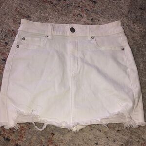 American Eagle white denim skirt. Size 6. EUC.